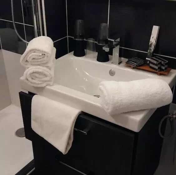 Standard Triple Room, Des Thermes Et Du Casino
