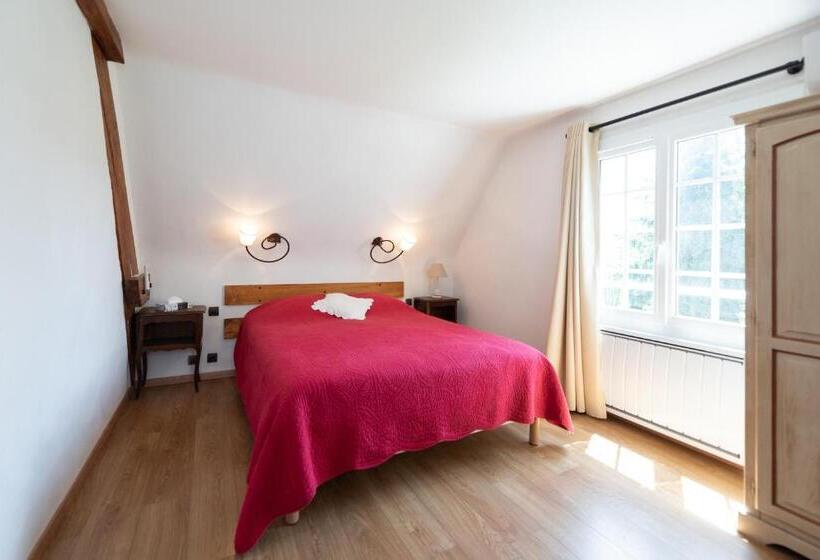 Четырехместный Номер Стандарт, Logis Hôtels   Hôtel Restaurant Domaine Les Falaises