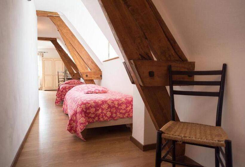 Четырехместный Номер Стандарт, Logis Hôtels   Hôtel Restaurant Domaine Les Falaises