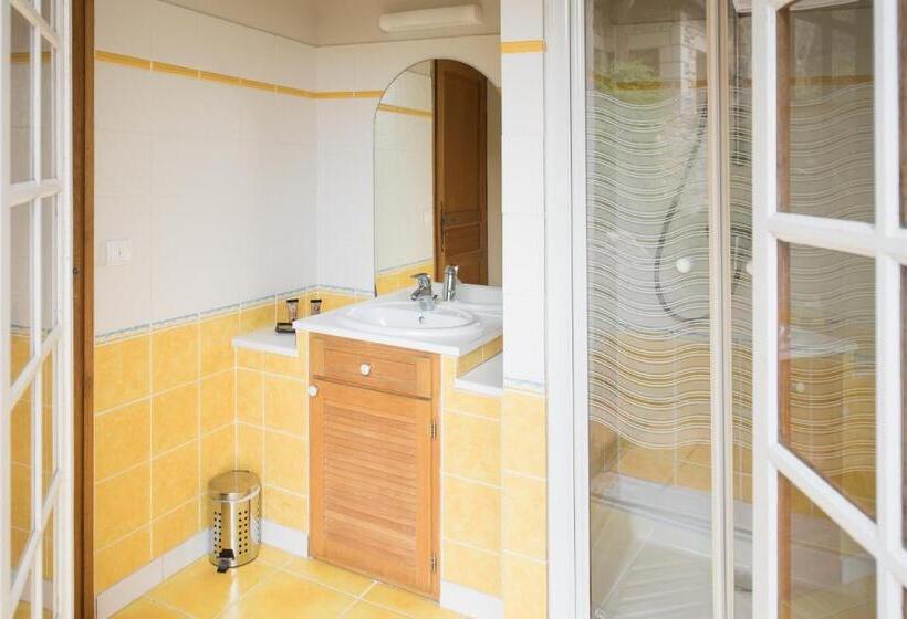 Номер Стандарт с Террасой, Logis Hôtels   Hôtel Restaurant Domaine Les Falaises