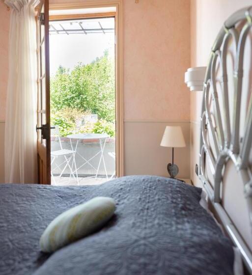 Номер Стандарт с Балконом, Logis Hôtels   Hôtel Restaurant Domaine Les Falaises