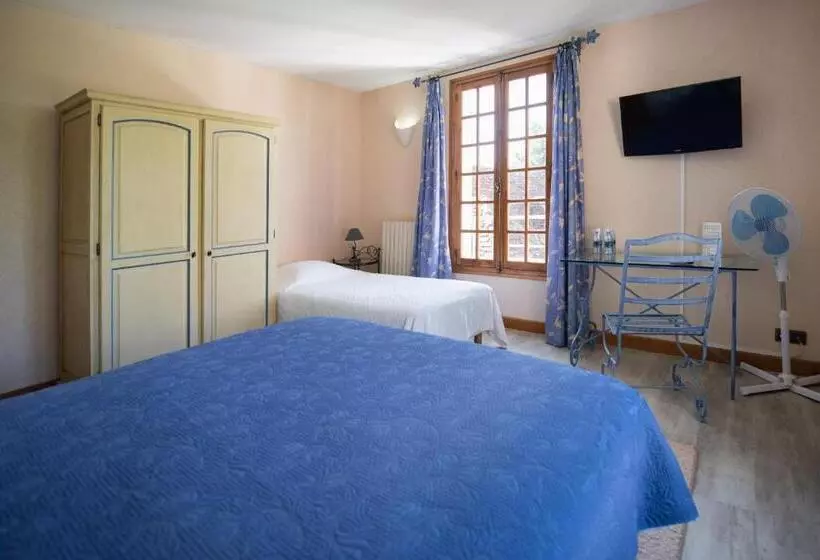 Standard Triple Room, Logis Hôtels   Hôtel Restaurant Domaine Les Falaises