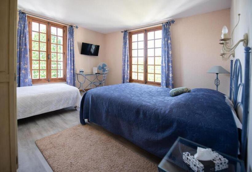 Номер Стандарт Трехместный, Logis Hôtels   Hôtel Restaurant Domaine Les Falaises