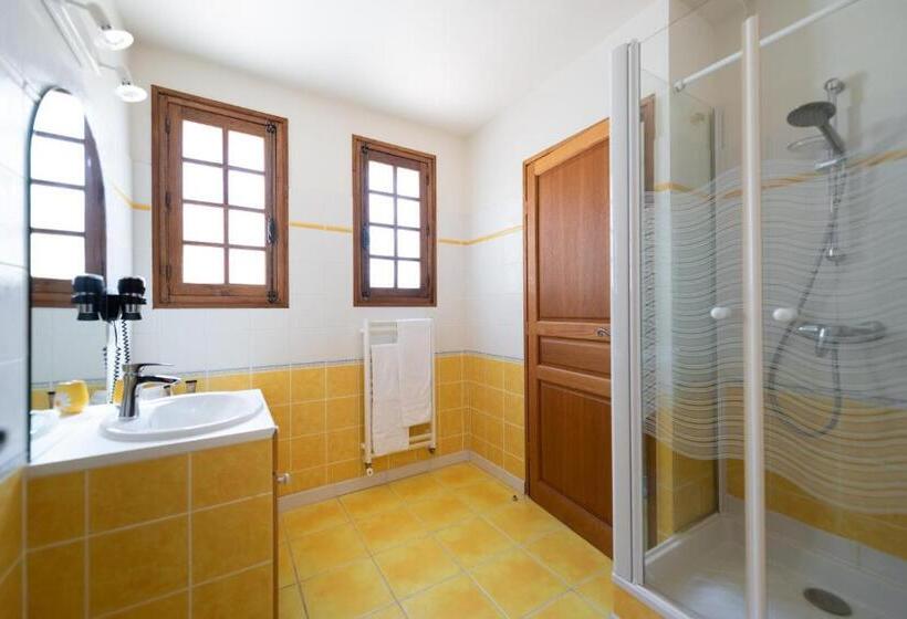 Номер Стандарт, Logis Hôtels   Hôtel Restaurant Domaine Les Falaises