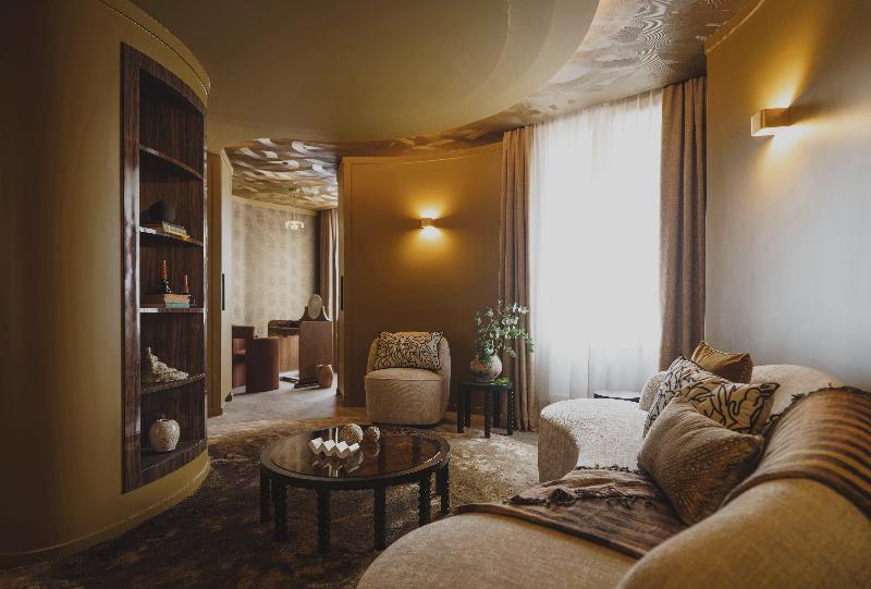 스위트, Gounod Fully Renovated