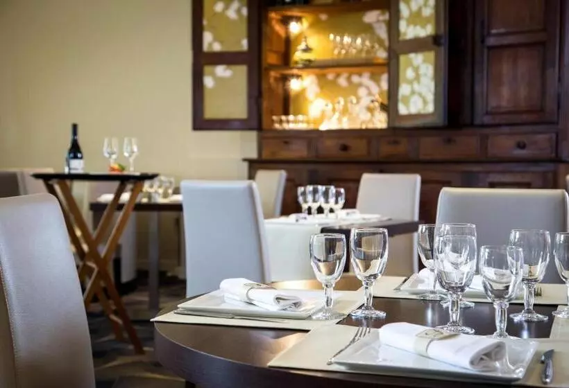 スタンダード４人部屋, Logis Hotels Grand Hotel D Orléans