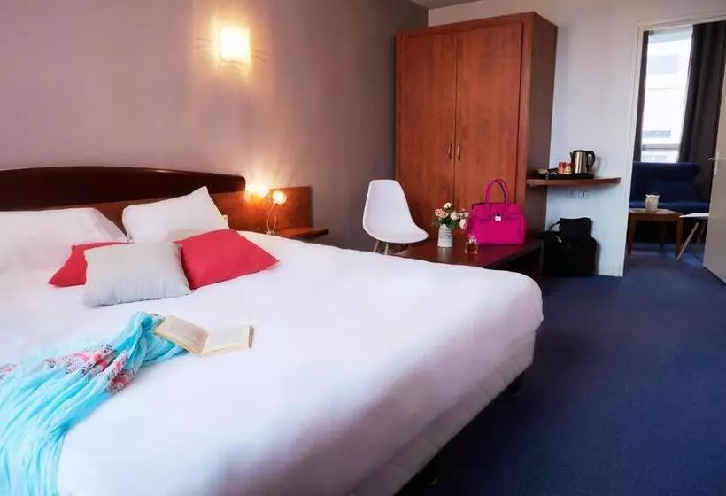スタンダード４人部屋, Logis Hotels Grand Hotel D Orléans