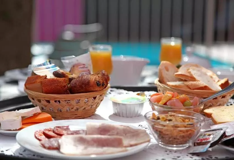 スタンダードトリプルルーム, Logis Hotels Grand Hotel D Orléans
