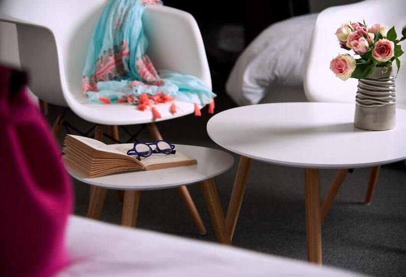 4인용 스탠다드 룸, Logis Hotels Grand Hotel D Orléans