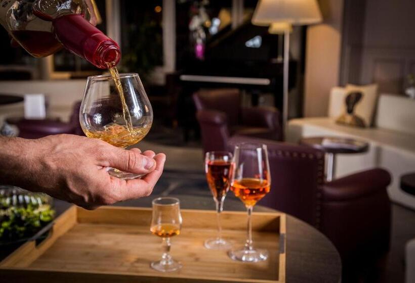 标准三人间, Logis Hotels Grand Hotel D Orléans