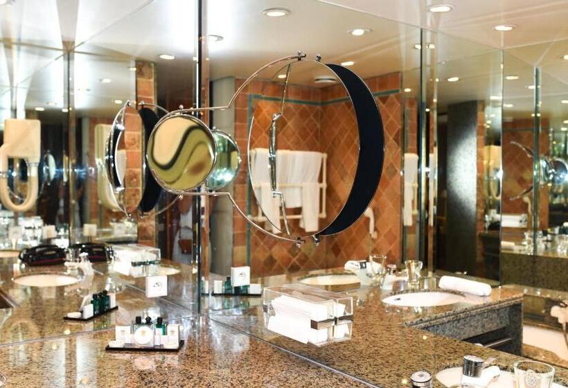 Полулюкс Повышенной Комфортности, Grand Hôtel Du Lion D Or