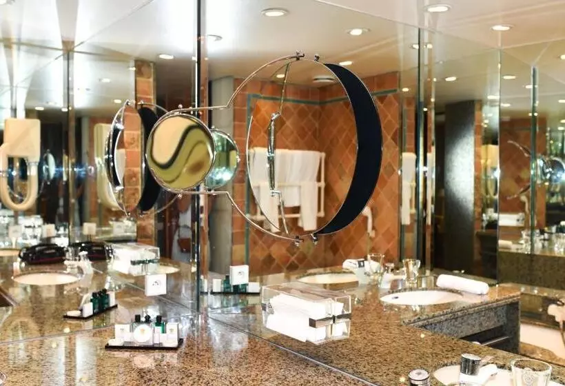 سوییت جونیور لوکس, Grand Hôtel Du Lion D Or