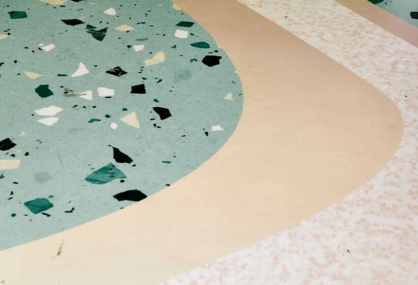 Номер Стандарт, Greet Hotel Versailles   Voisins Le Bretonneux