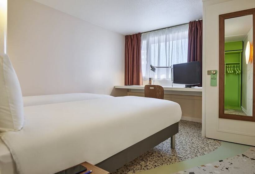 Номер Стандарт, Greet Hotel Versailles   Voisins Le Bretonneux