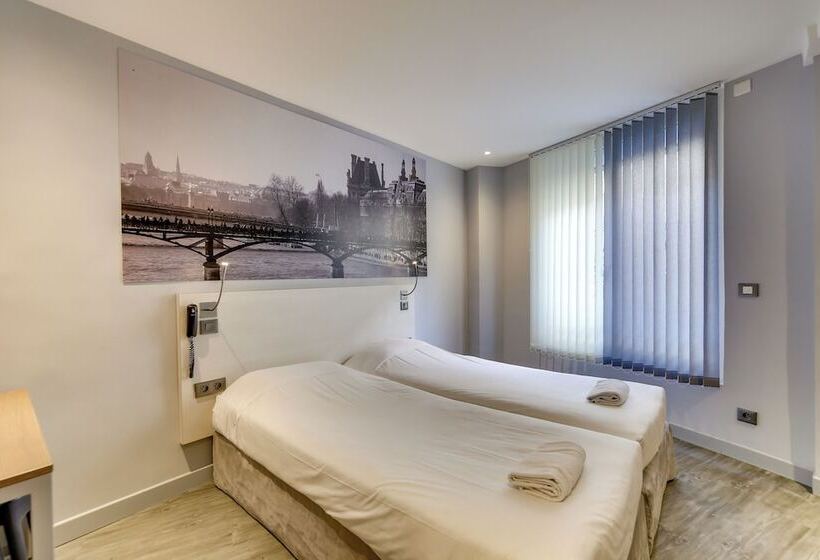 スタンダードルーム, Kyriad Paris 12 Nation