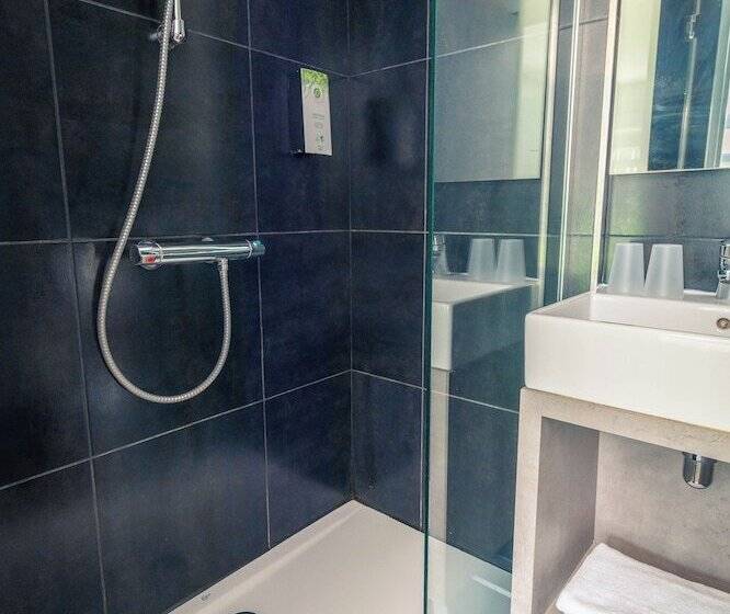 スタンダード４人部屋, Kyriad Paris 12 Nation