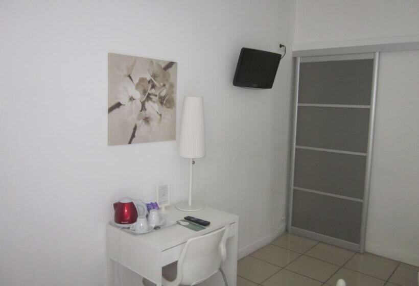 חדר משפחתי, La Caravelle