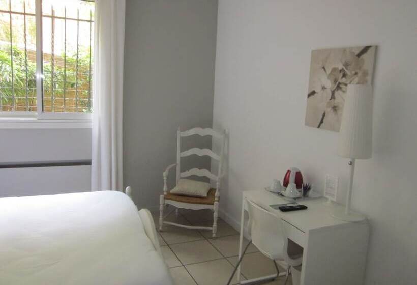 חדר משפחתי, La Caravelle