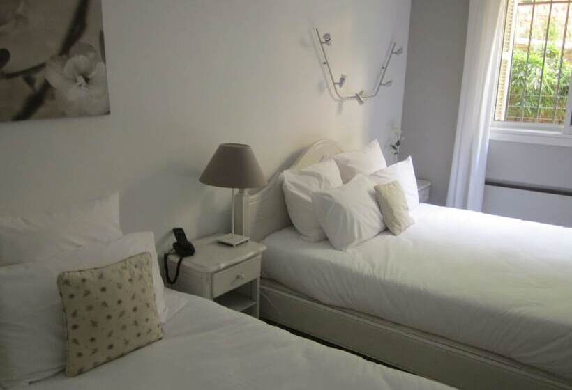 חדר משפחתי, La Caravelle