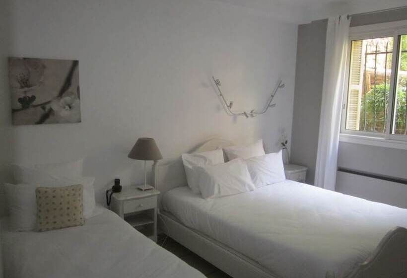 חדר משפחתי, La Caravelle