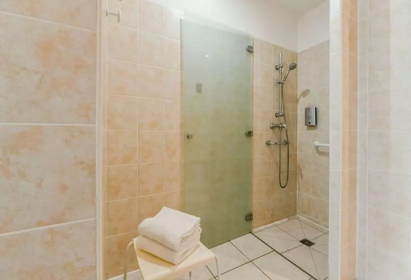Comfort Room, Restaurant La Forestiere