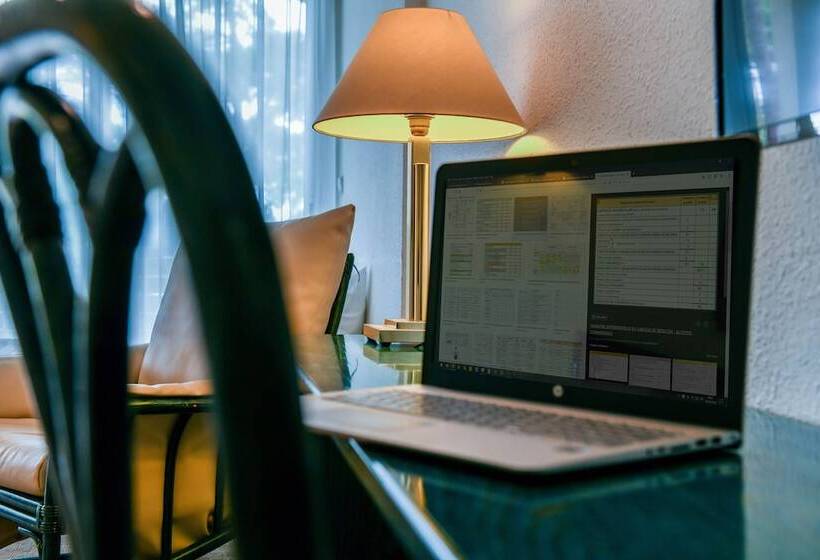 חדר קומפורט לשלושה, Restaurant La Forestiere