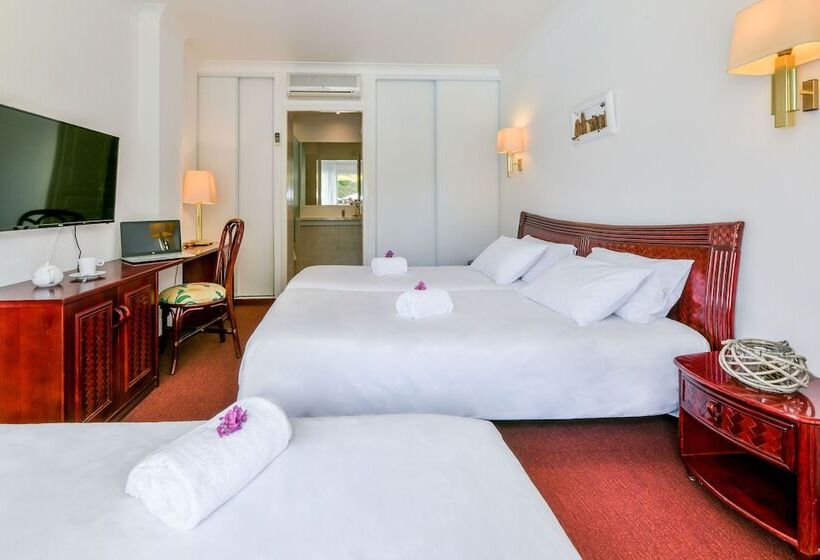 חדר קומפורט לשלושה, Restaurant La Forestiere