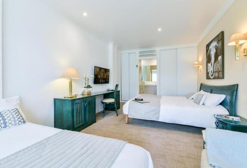 חדר קומפורט לשלושה, Restaurant La Forestiere