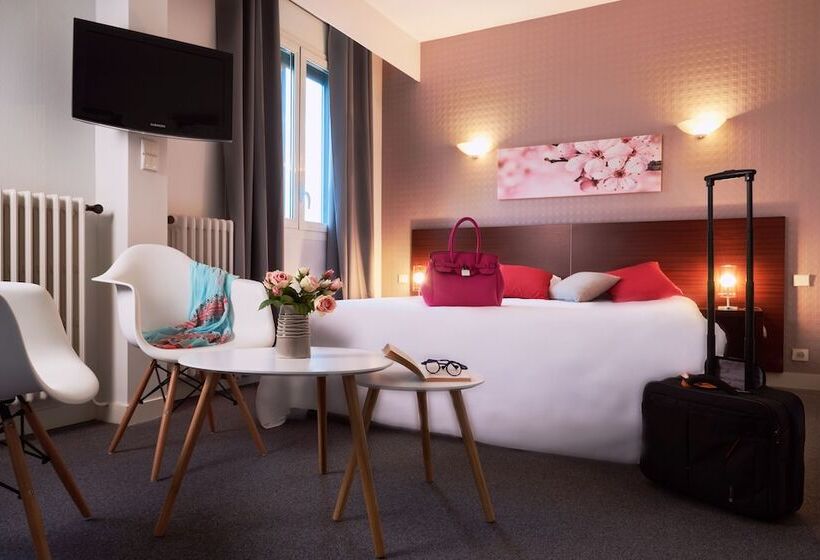 Номер Стандарт Трехместный, Logis Hotels Grand Hotel D Orléans