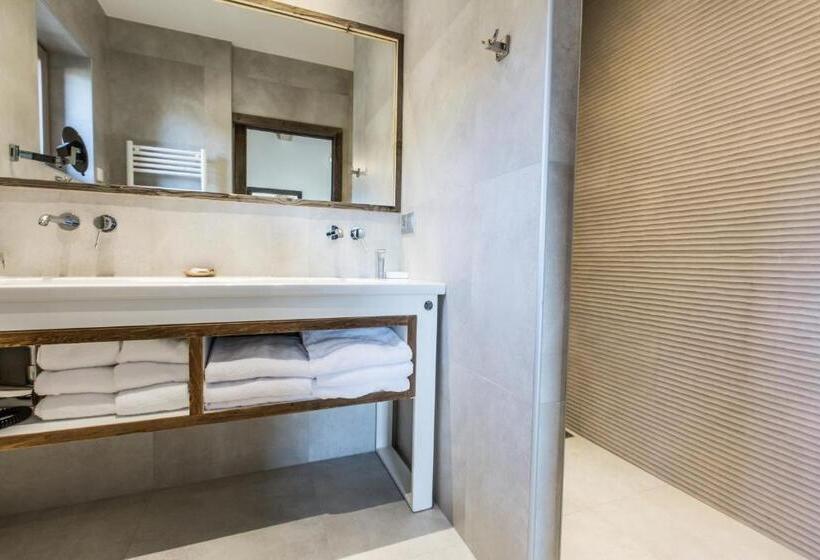 スイート, Chalet Hotel Crychar