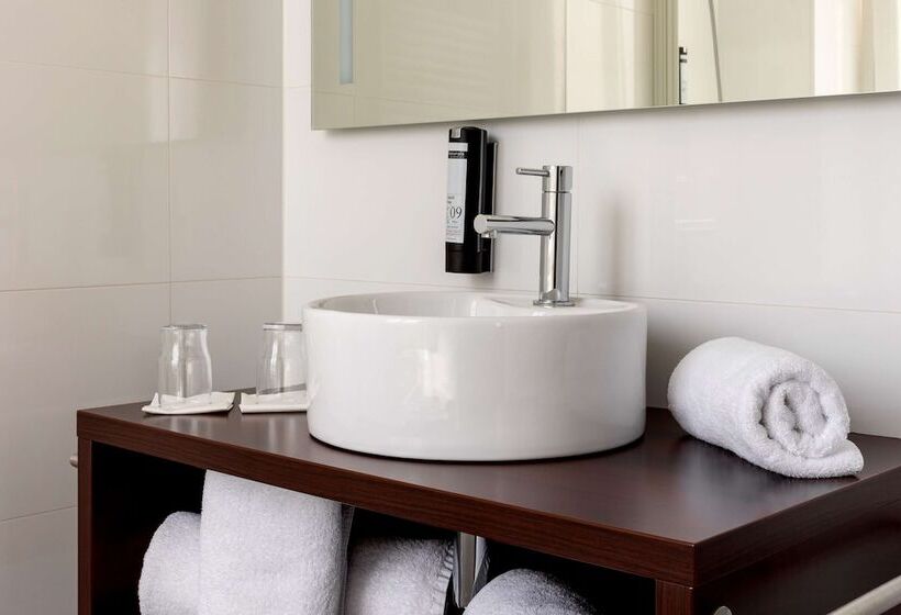 Номер Deluxe, Best Western Plus Monopole Metropole