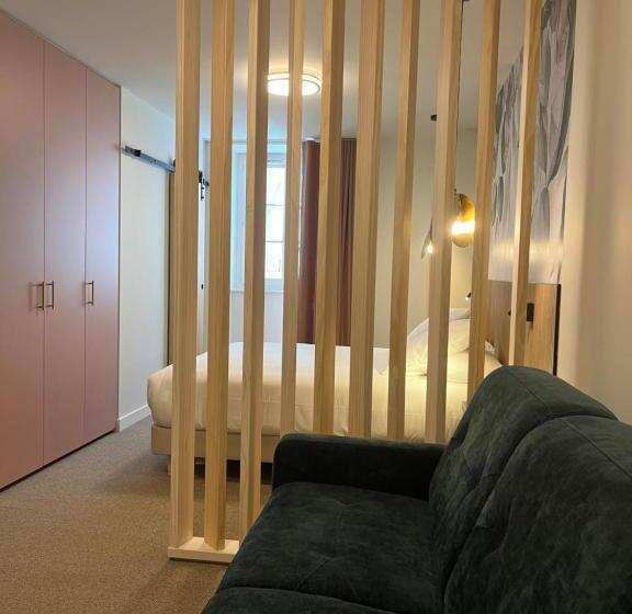 スタンダードスタジオ, Hôtel Les Tilleuls