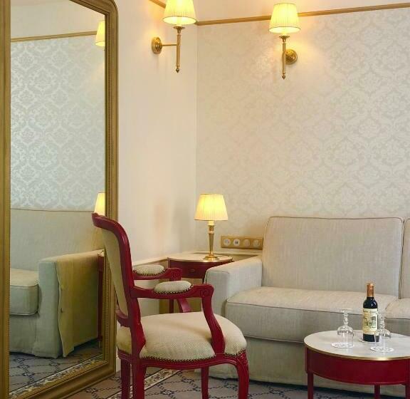 חדר משפחתי, Hôtel Mayfair Paris