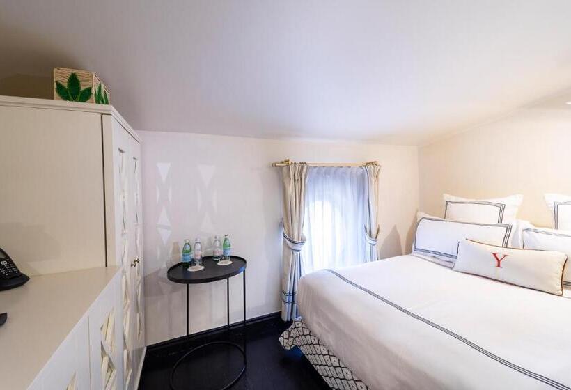 Семейный Номер, Le Yaca Saint Tropez