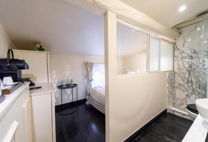 家庭间, Le Yaca Saint Tropez