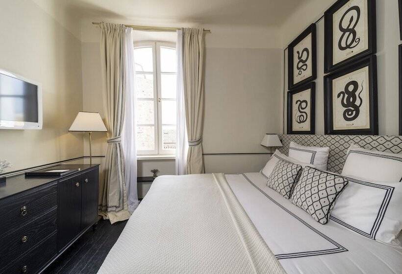 Классический Номер, Le Yaca Saint Tropez