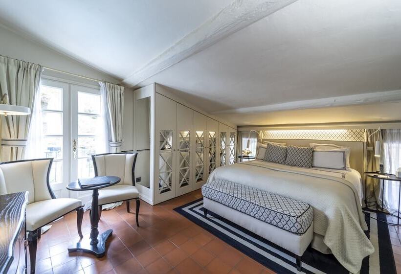 Семейный Номер, Le Yaca Saint Tropez