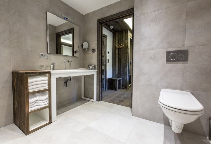 コンフォートルーム, Chalet Hotel Crychar