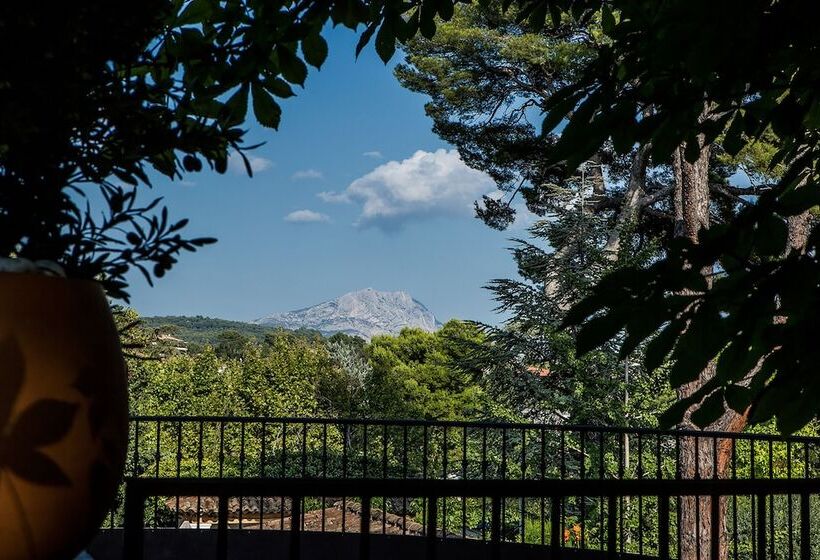 جناح جونيور مطل على الحديقة, Le Pigonnet  Esprit De France