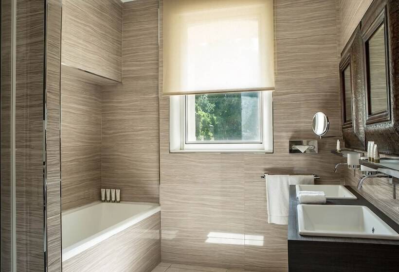 جناح جونيور مطل على الحديقة, Le Pigonnet  Esprit De France