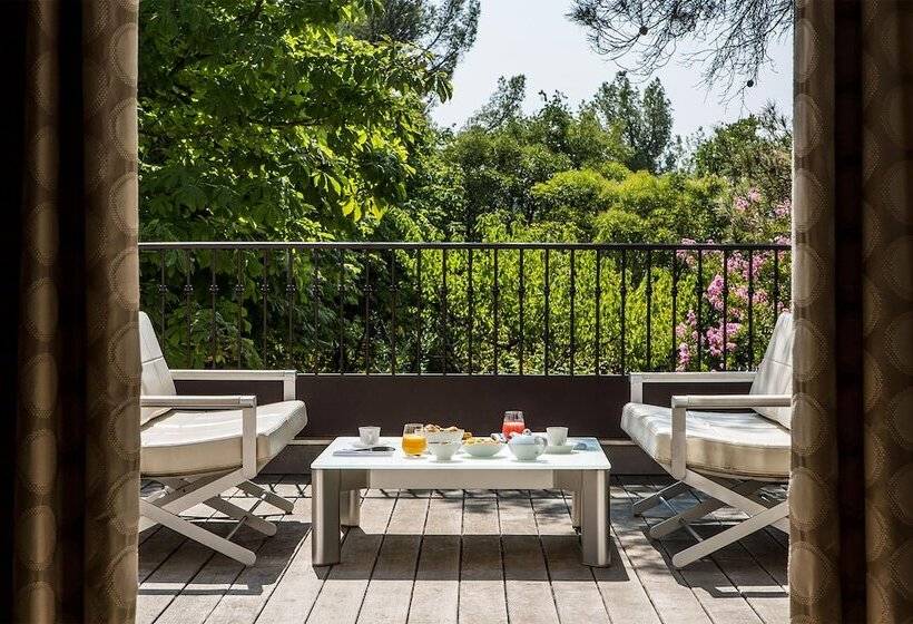 جناح جونيور مطل على الحديقة, Le Pigonnet  Esprit De France