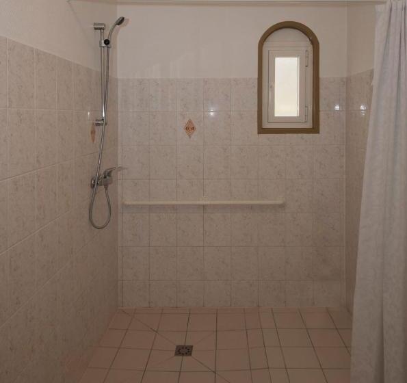 장애인을 위한 스탠다드 룸, Logis Hôtel Restaurant Le Coq Hardi