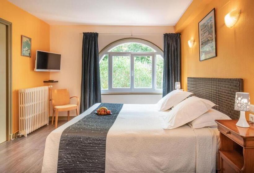 Номер Стандарт Адаптированный для Инвалидов, Logis Hôtel Restaurant Le Coq Hardi