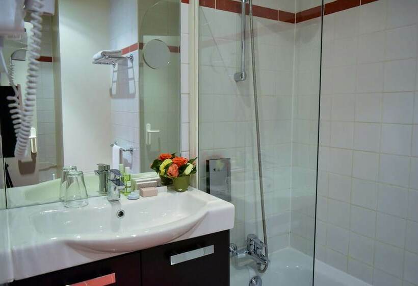 اتاق استاندارد سه نفره, 29 Lepic