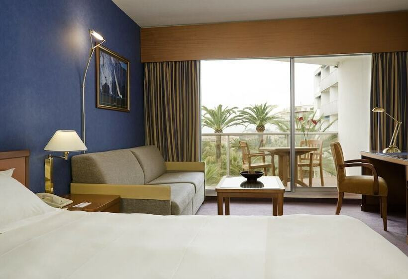 패밀리 룸, Cannes Montfleury