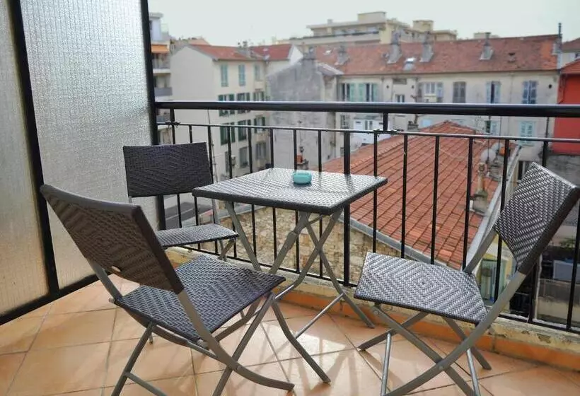 Quarto Basic com Varanda, Esprit D Azur
