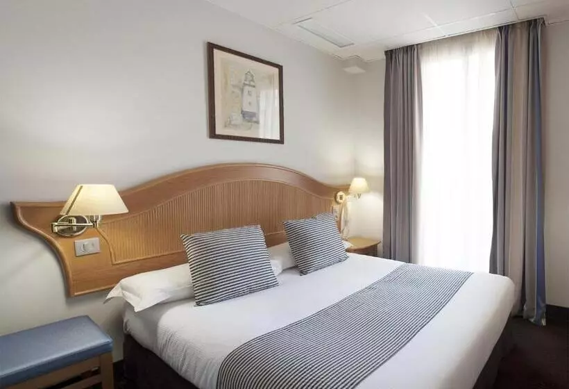 Quarto Basic com Varanda, Esprit D Azur
