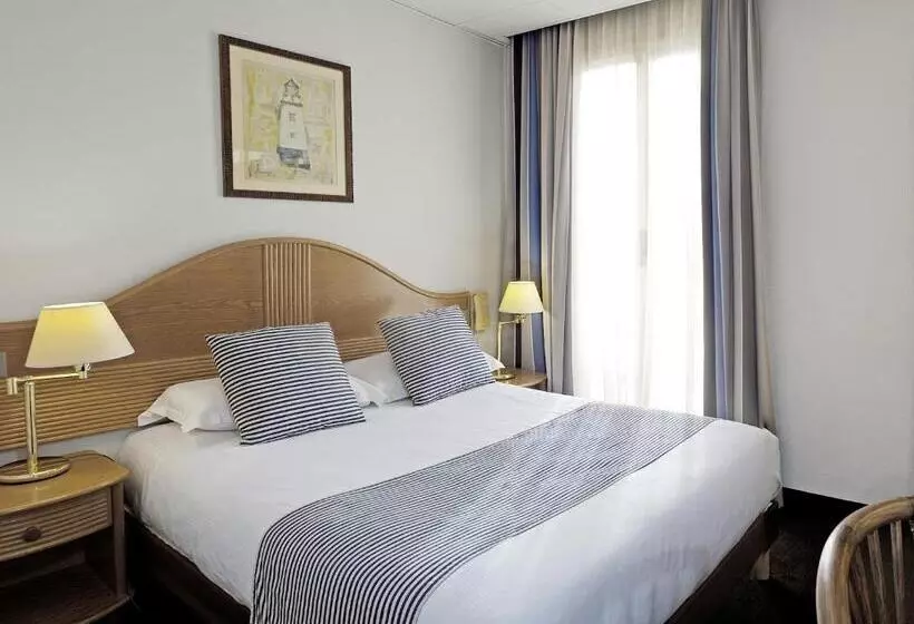Quarto Basic com Varanda, Esprit D Azur