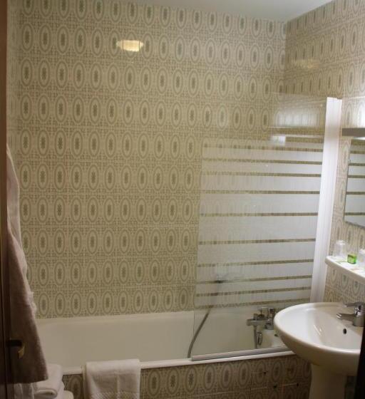 标准三人间, Hôtel Saint Hubert