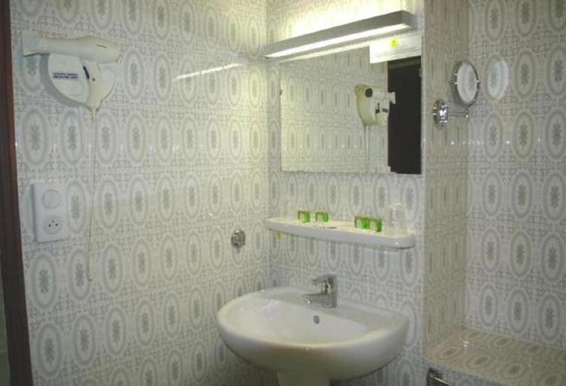 חדר סטנדרט לארבעה, Hôtel Saint Hubert